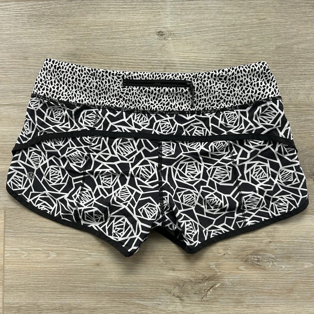 Lululemon Size 6 Run Speed‎ Up Short Black White Posey Miss Mosaic Floral Print